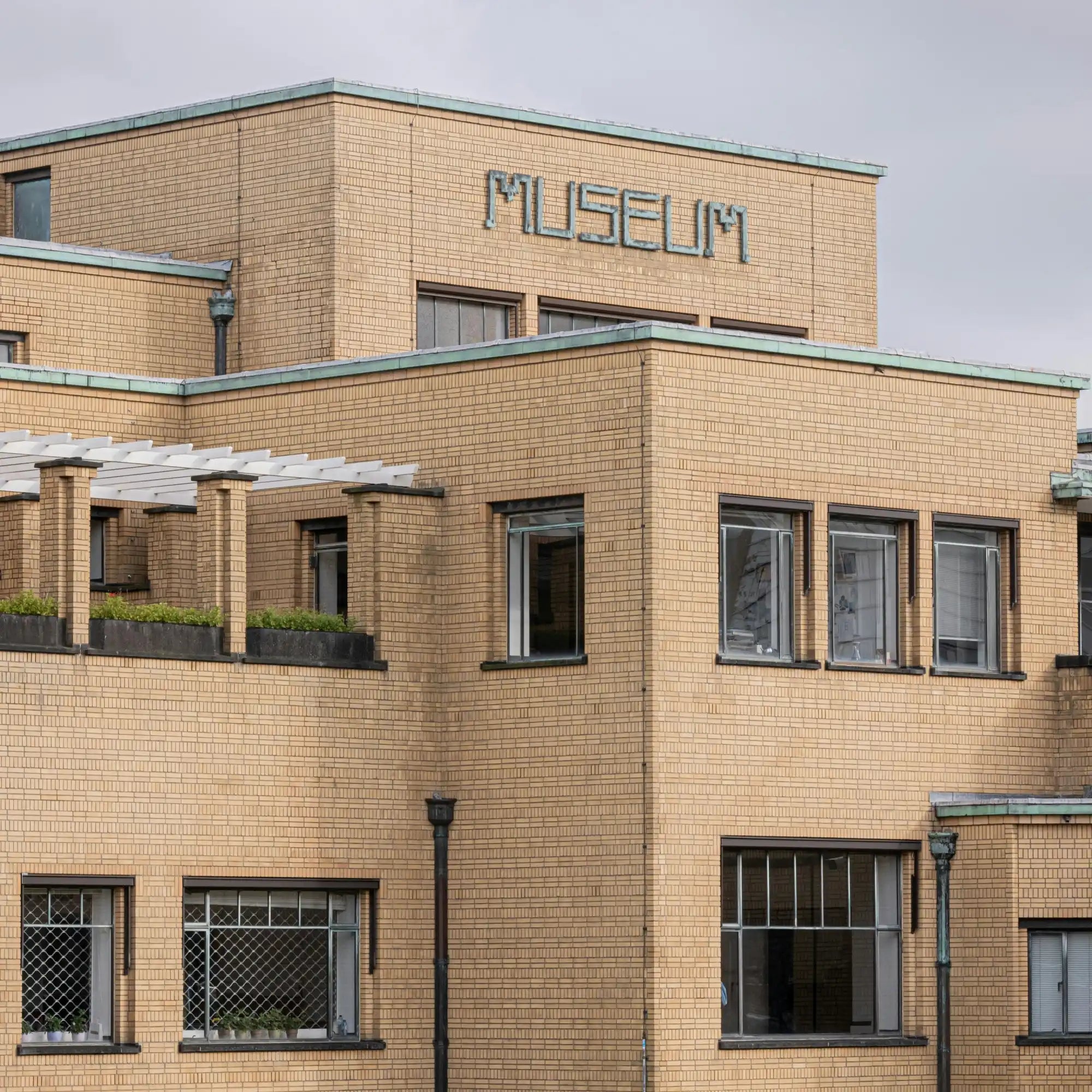 Baksteen museumgebouw.