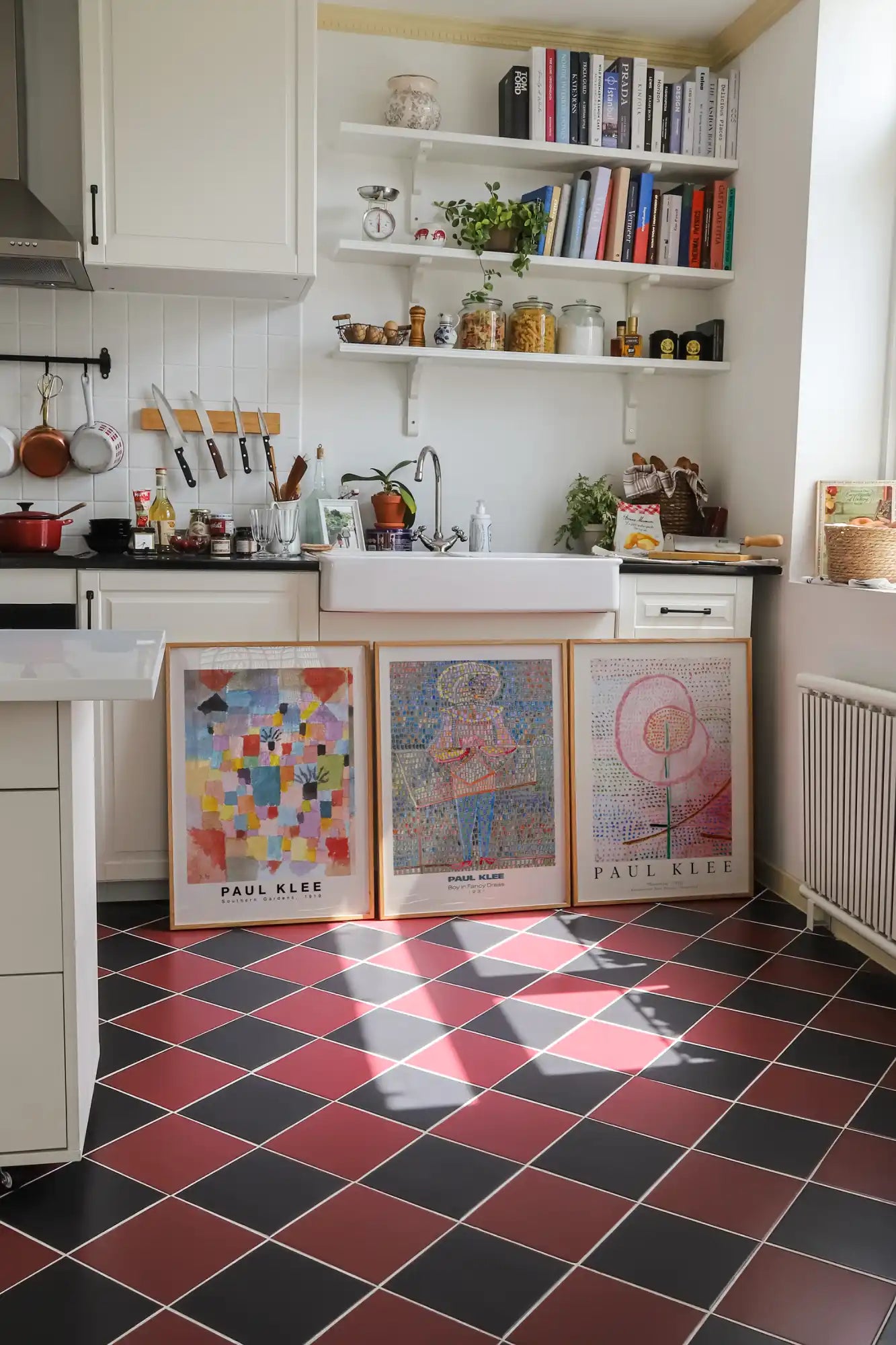 Drie ingelijste kunstafdrukken van Paul Klee.