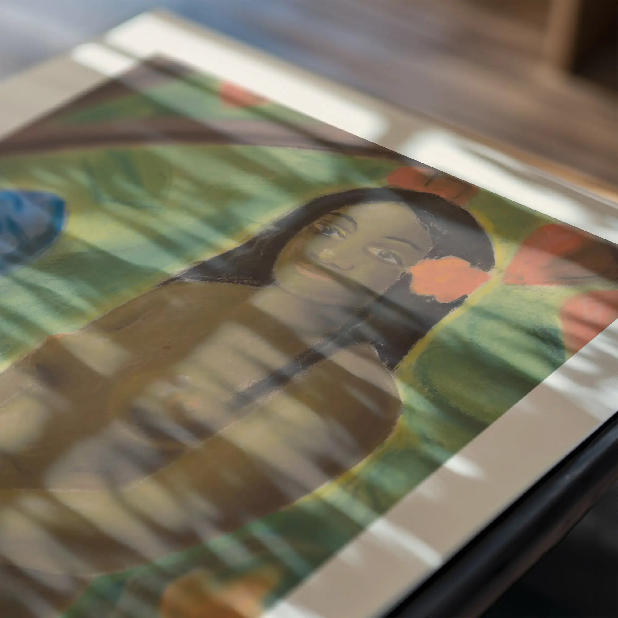 Gelakte poster van een liggende vrouw getoond in Girl from Tahiti Mikulas Galanda