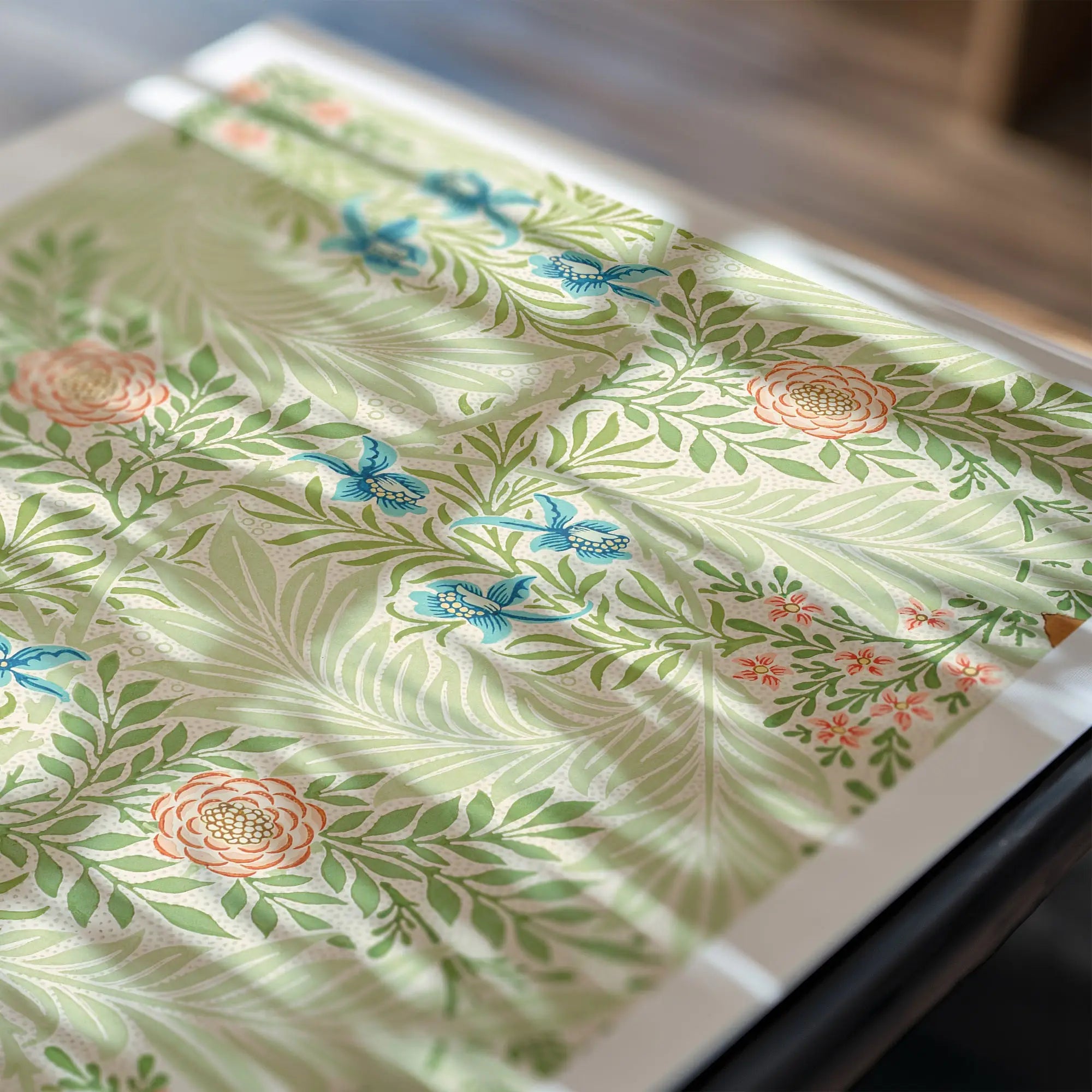 Sierlijke bloemen en vogelpatroon op Groene William Morris Art Nouveau Poster