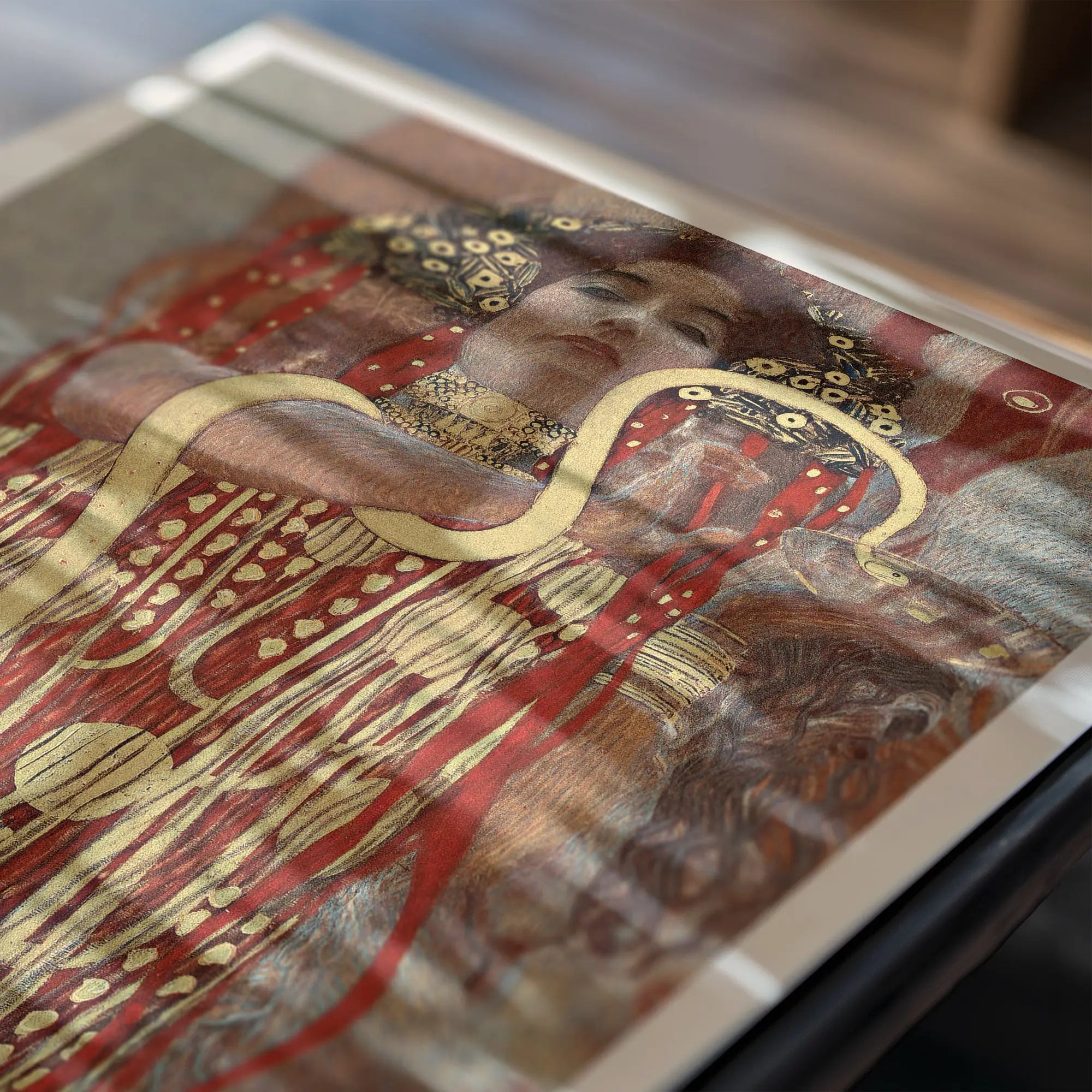 Gustav Klimt Hygieia poster met ingelijst schilderij van een vrouw met slang
