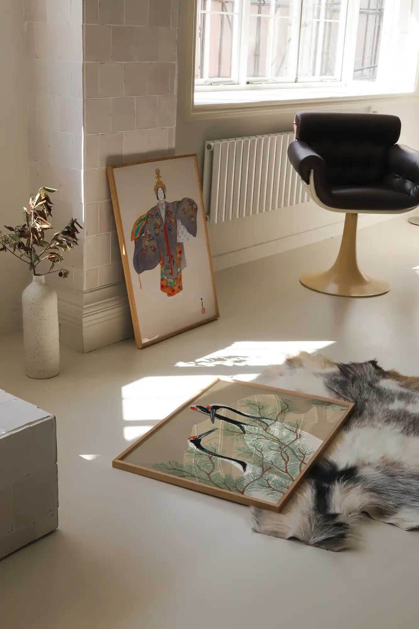 Fel verlichte interieur scène.