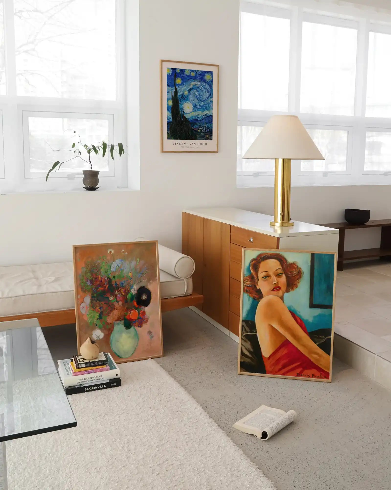 Helder verlicht interieur.