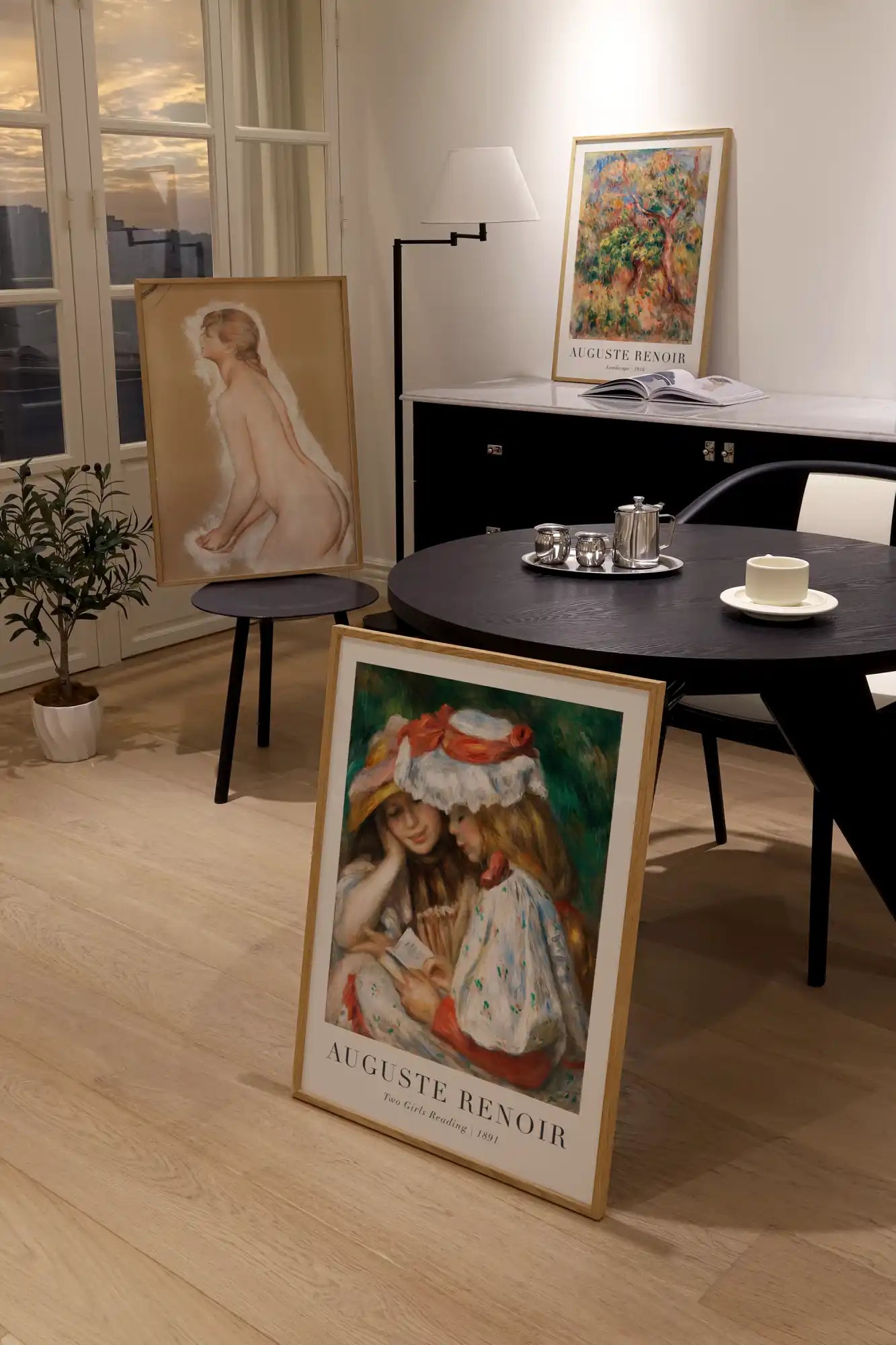 Ingelijste Renoir schilderij.