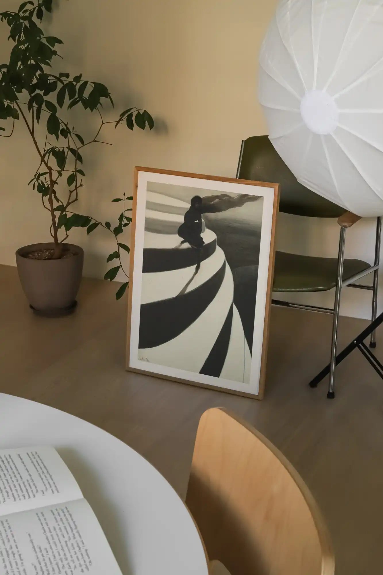 Ingelijste zwart-wit kunst.