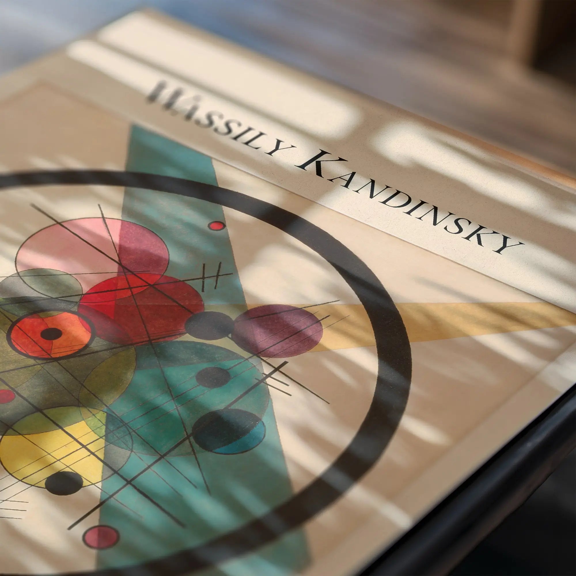 Wassily Kandinsky kunstboek met Cirkel in Cirkel Poster op de achtergrond