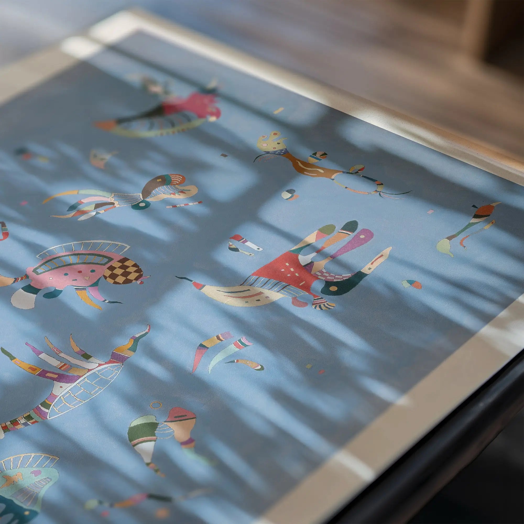 Kandinsky Sky Blue Poster met blauw kunstwerk en speelse vogelachtige figuren