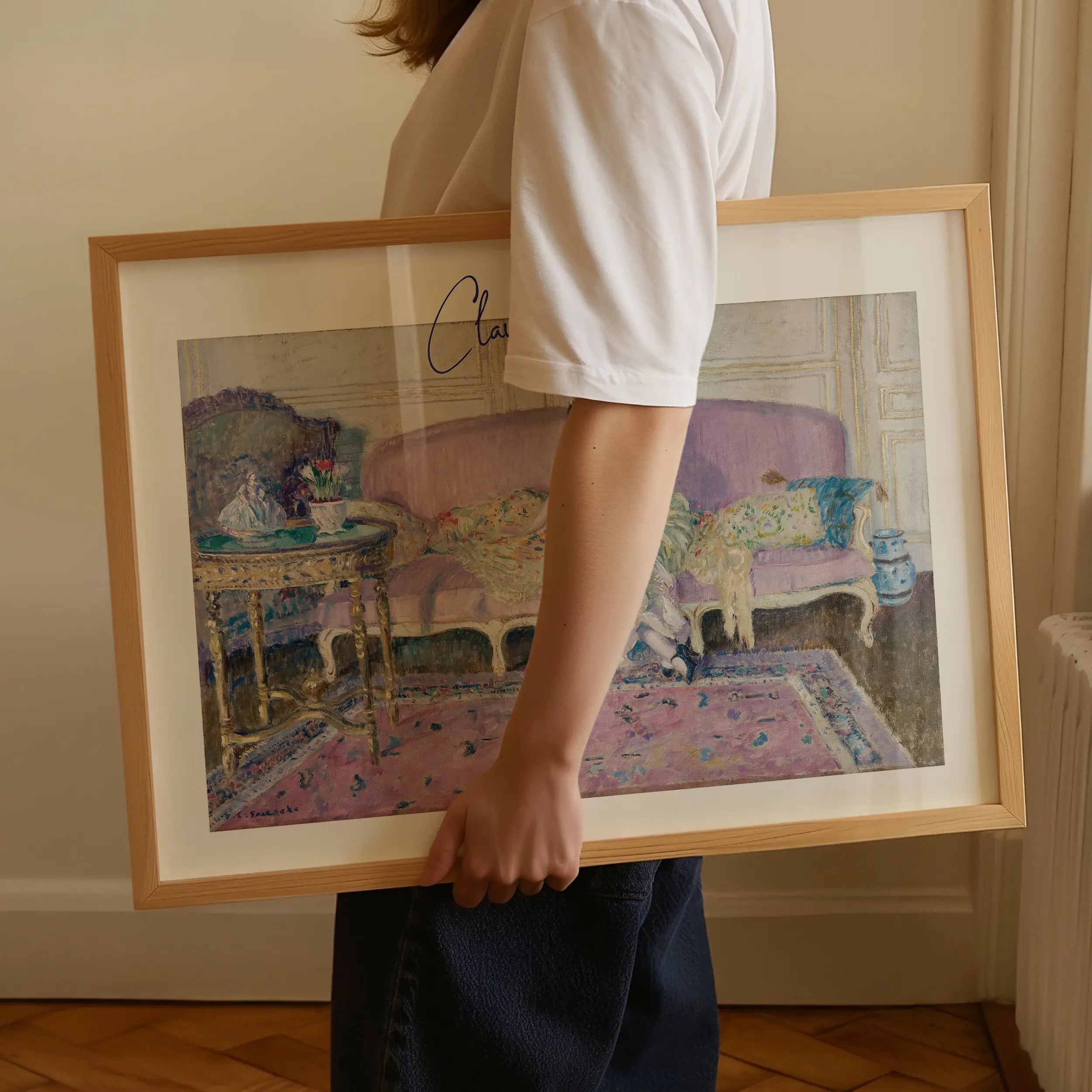 Framed interieur schilderij van Vrouw op Sofa uit Monet Vrouw op Sofa Poster