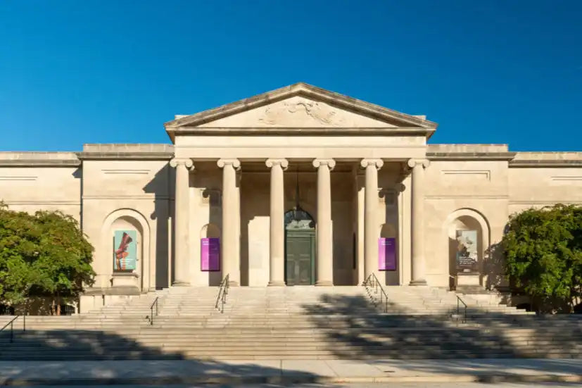 Neoclassicistisch gebouw met kolommen.