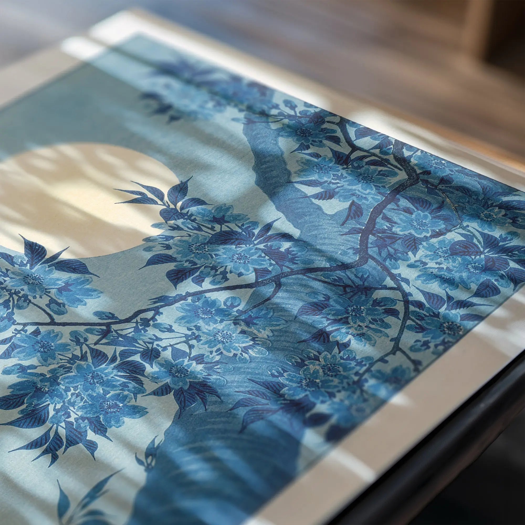 Blauwe bloemenpatroon kunstwerk voor de Ohara Koson Kersenbloesem Nachtscène Poster