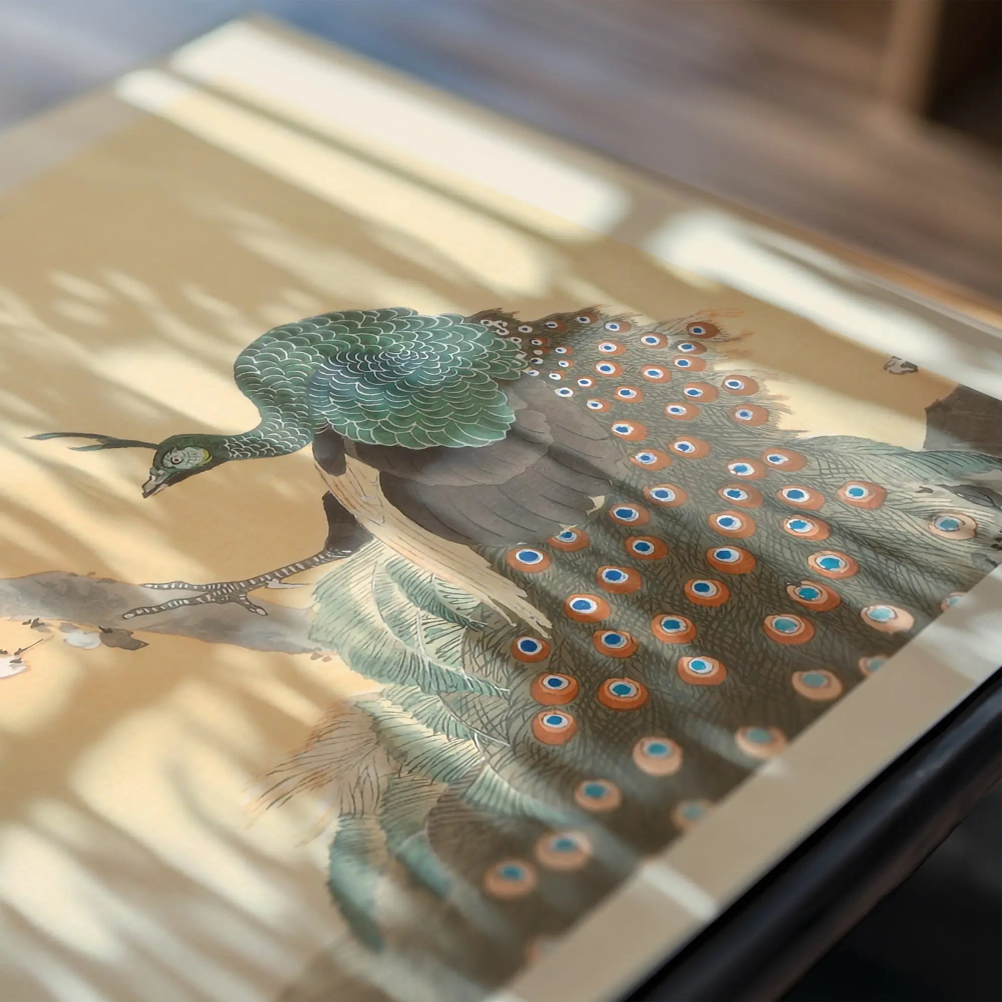 Vogelkunstwerk met levendige pauwenstaart in de Ohara Koson Pauw & Honingbloesem Poster