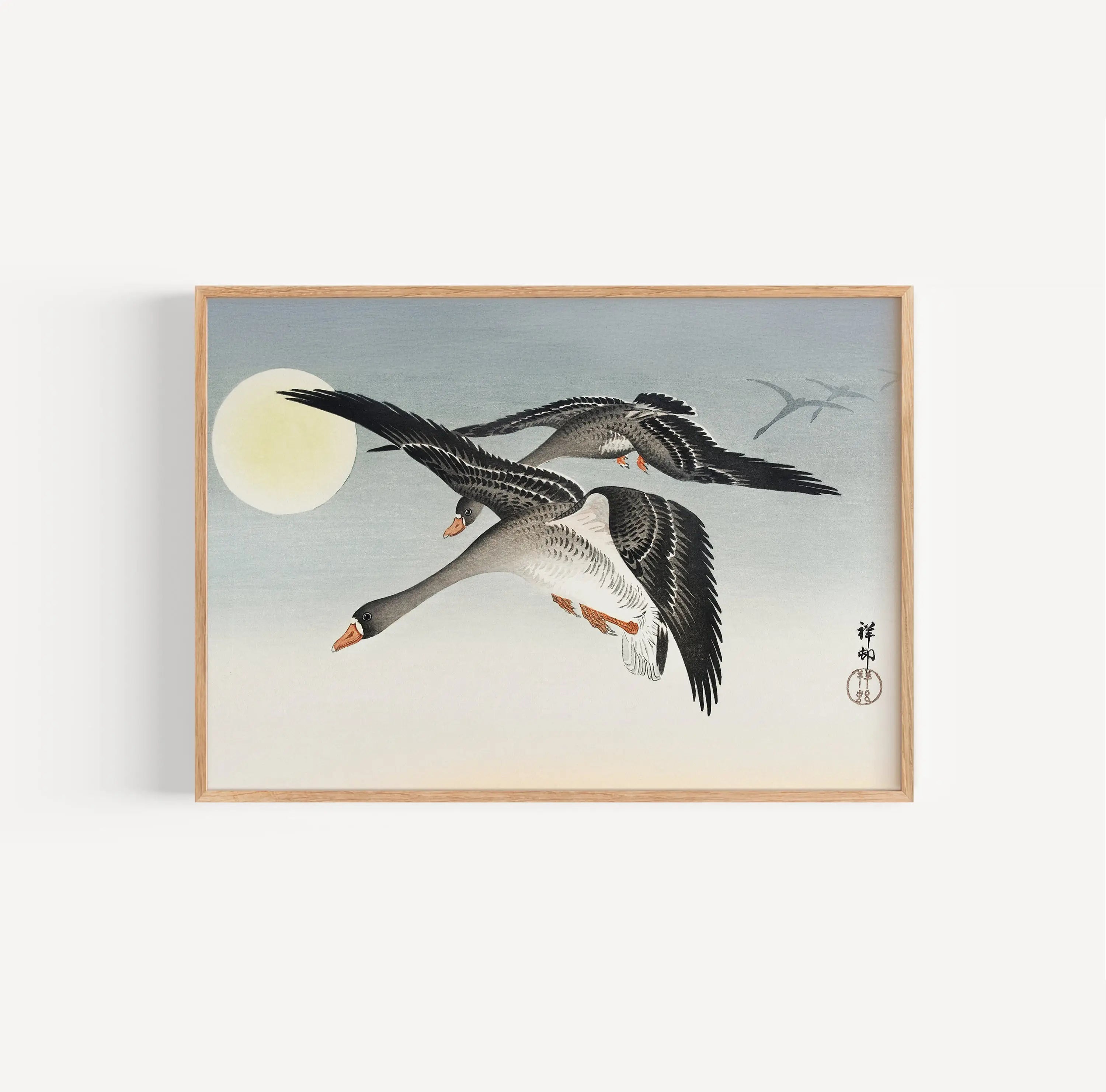 Ingelijst schilderij van vliegende ganzen in de Ohara Koson Vogels bij Volle Maan Poster