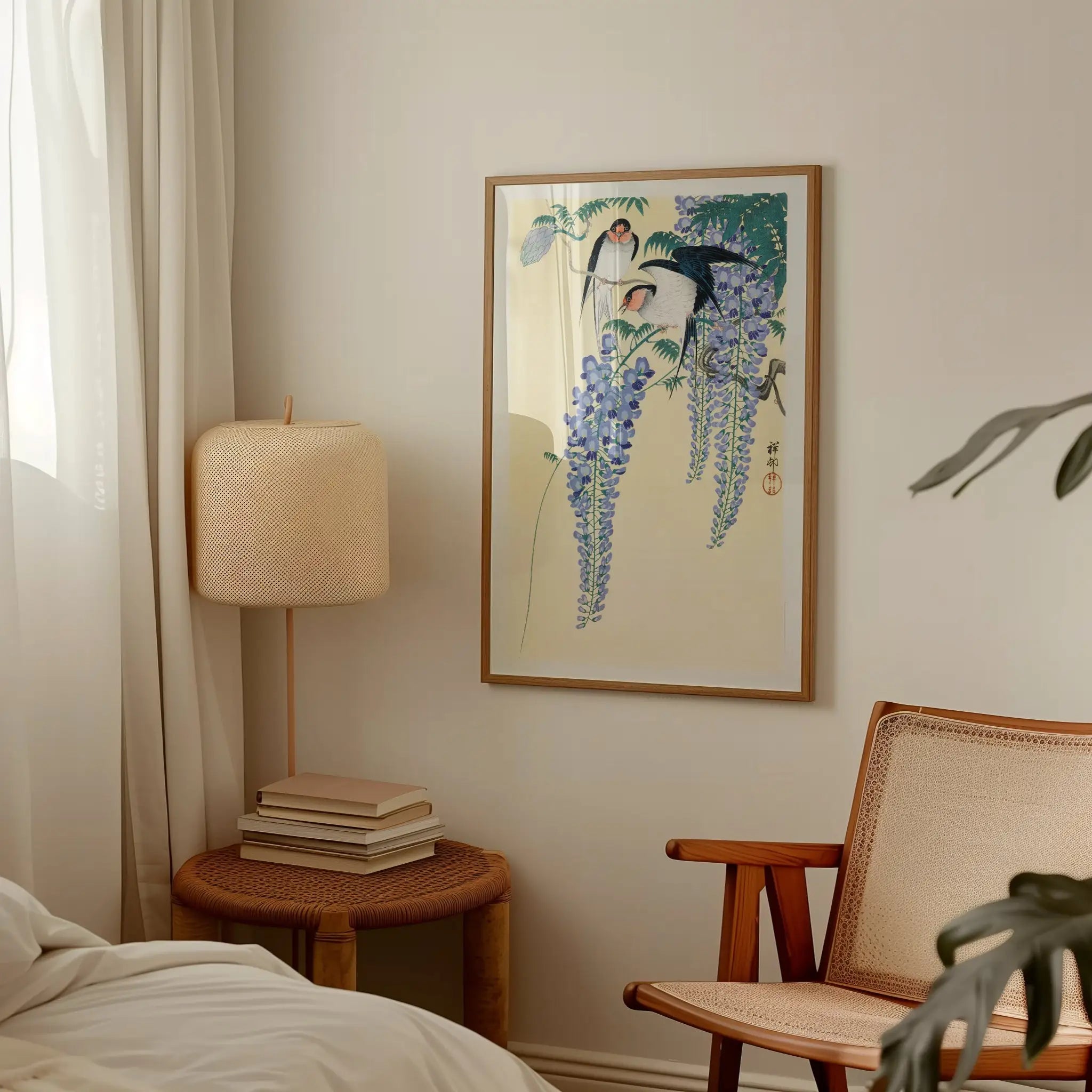 Framed floral en vogelkunst poster van Ohara Koson Zwaluwen en Wisteria