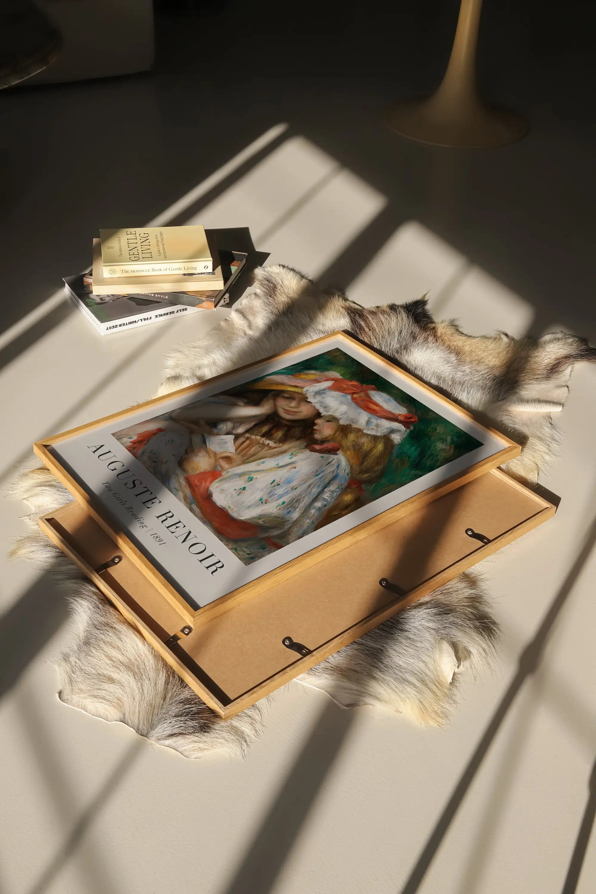 Geverfde Renoir schilderij van twee meisjes lezen in de Renoir Two Girls Reading Poster