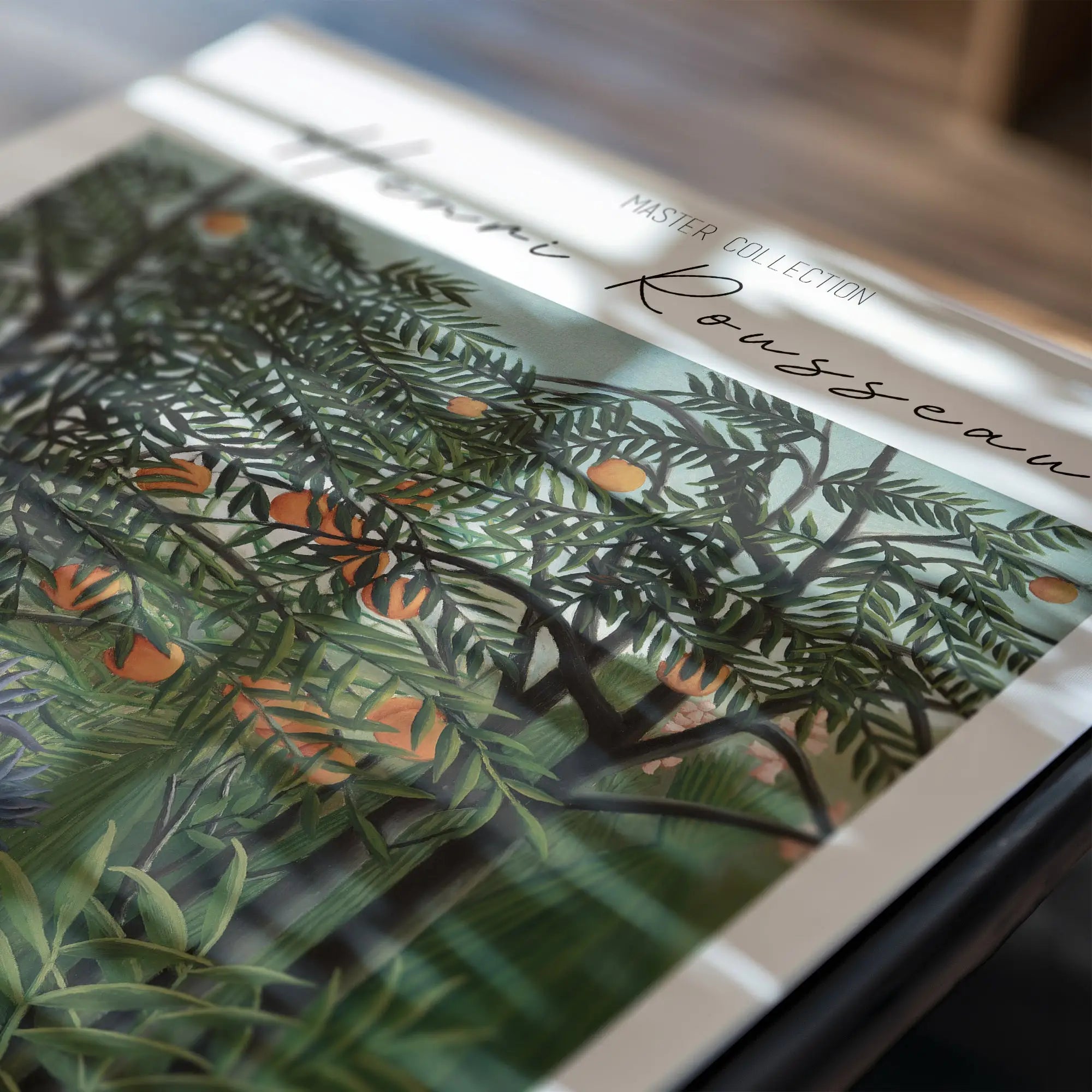 Kunstboek met boom en oranje fruit voor Rousseaus Exotische Jungle Poster