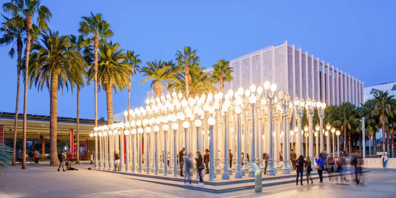 Stedelijke lichtinstallatie.