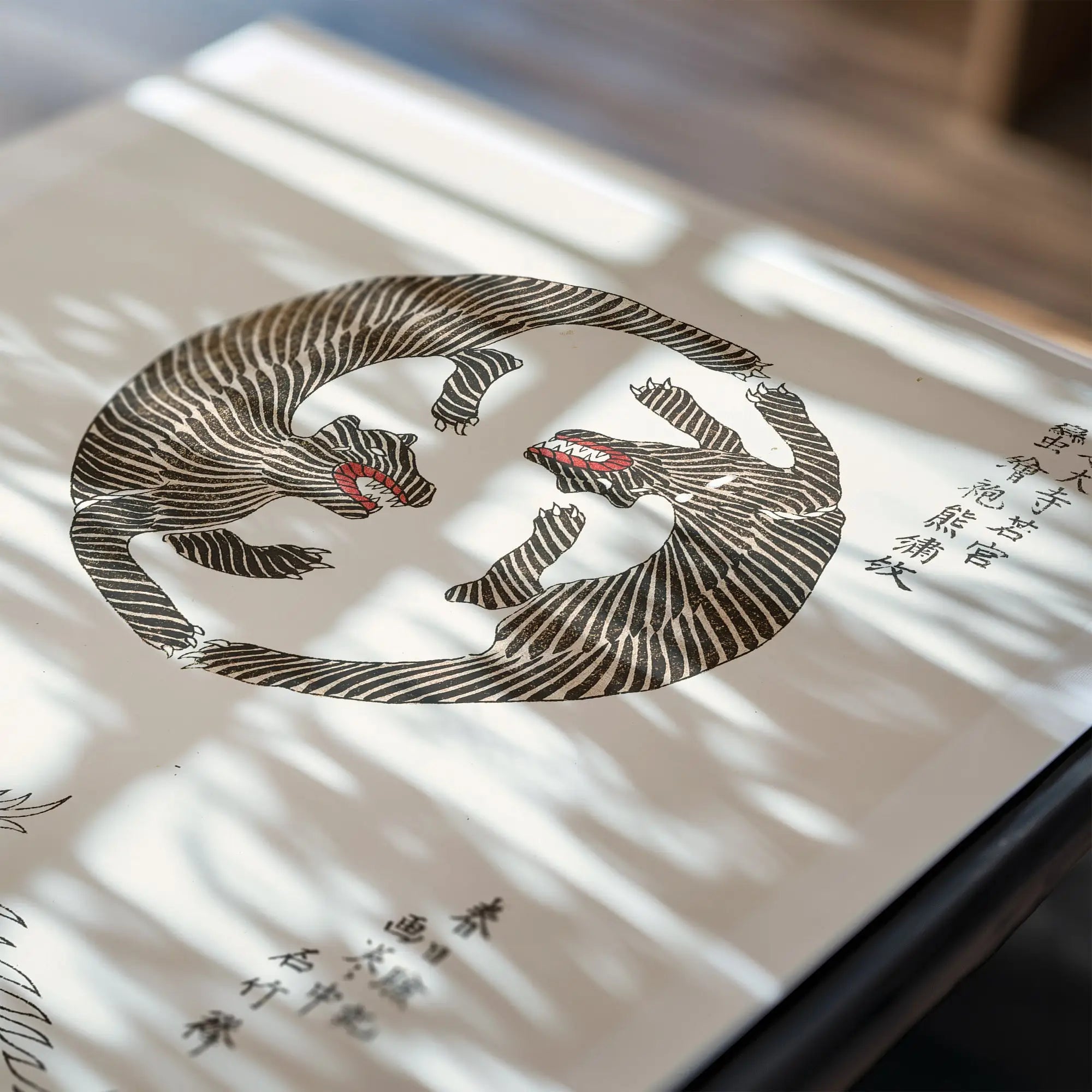 Cirkelvormige tijgerillustratie op TAGUCHI TOMOKI Tijger Poster