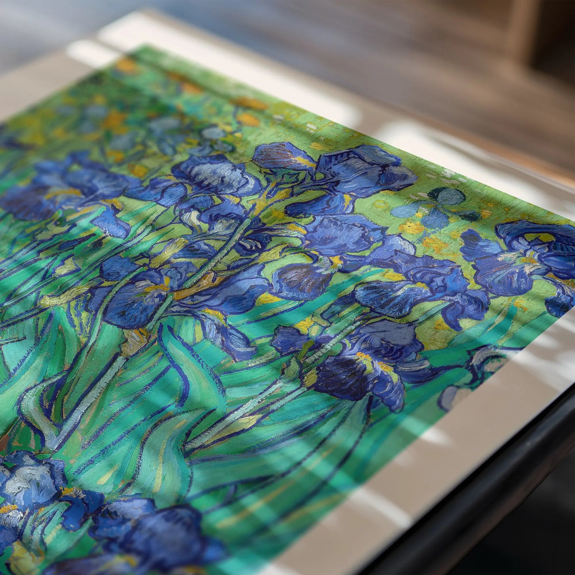 Irissen schilderij met heldere blauwe en groene tinten voor de Van Gogh Irises Poster