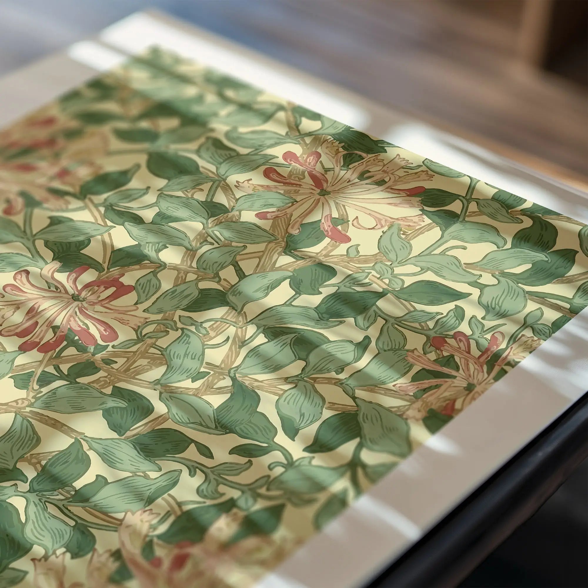 Vloer met bloemrijke patronen voor William Morris Honeysuckle Poster presentatie
