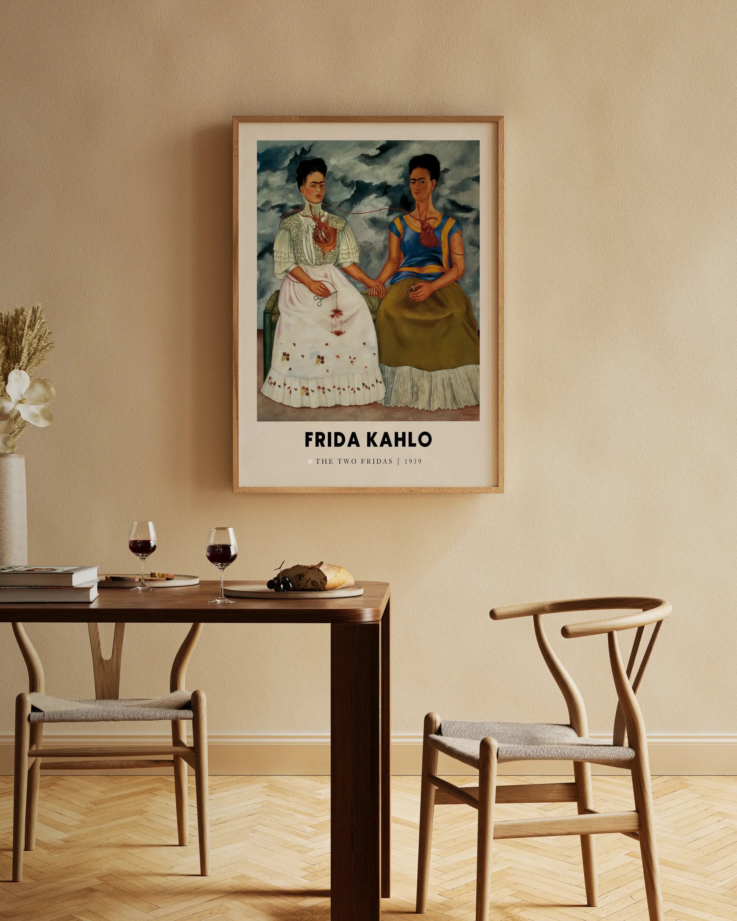 Gestileerde Frida Kahlo schilderij in lijst bij de Frida Kahlo De Twee Fridas poster
