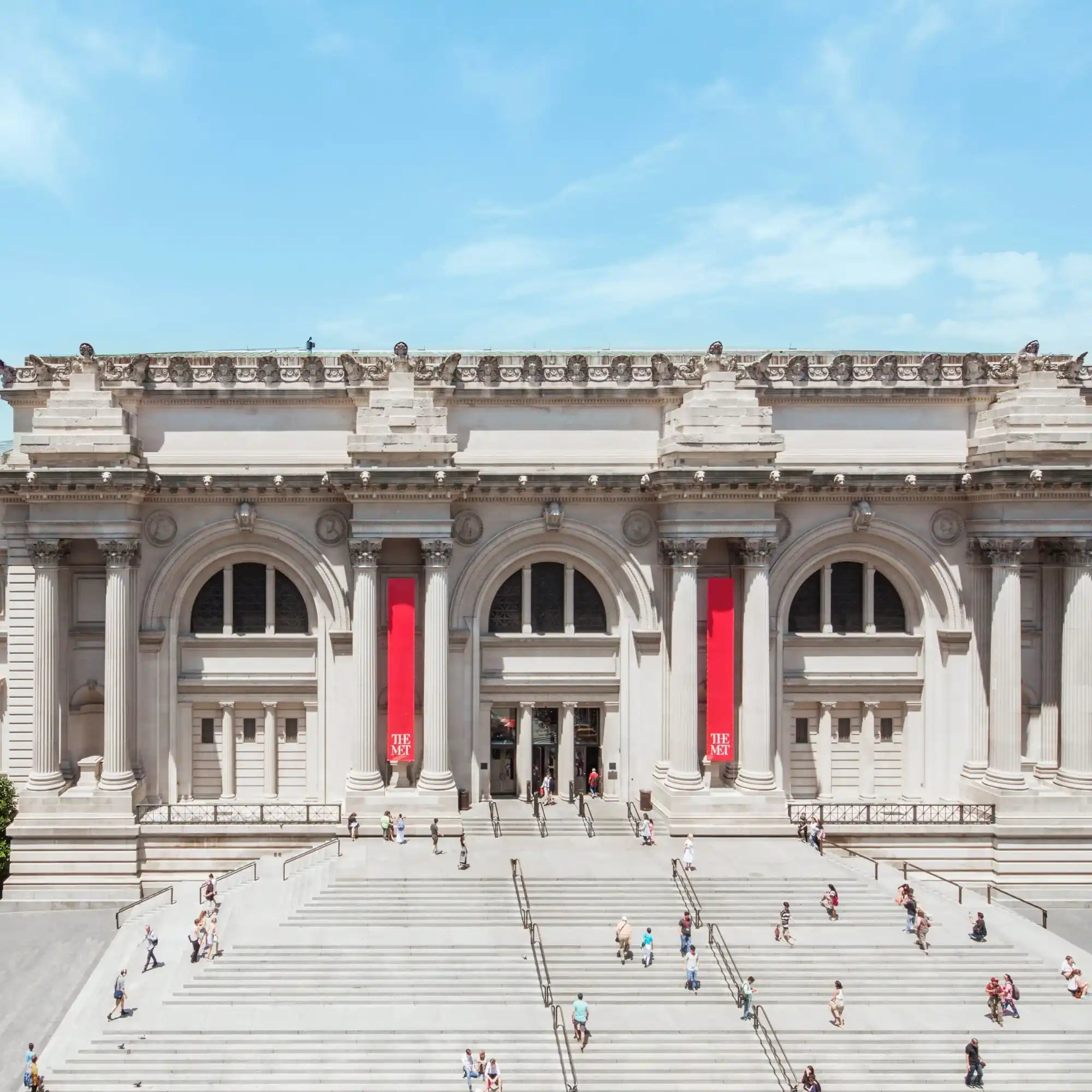Grote façade van het Metropolitan Museum of Art.