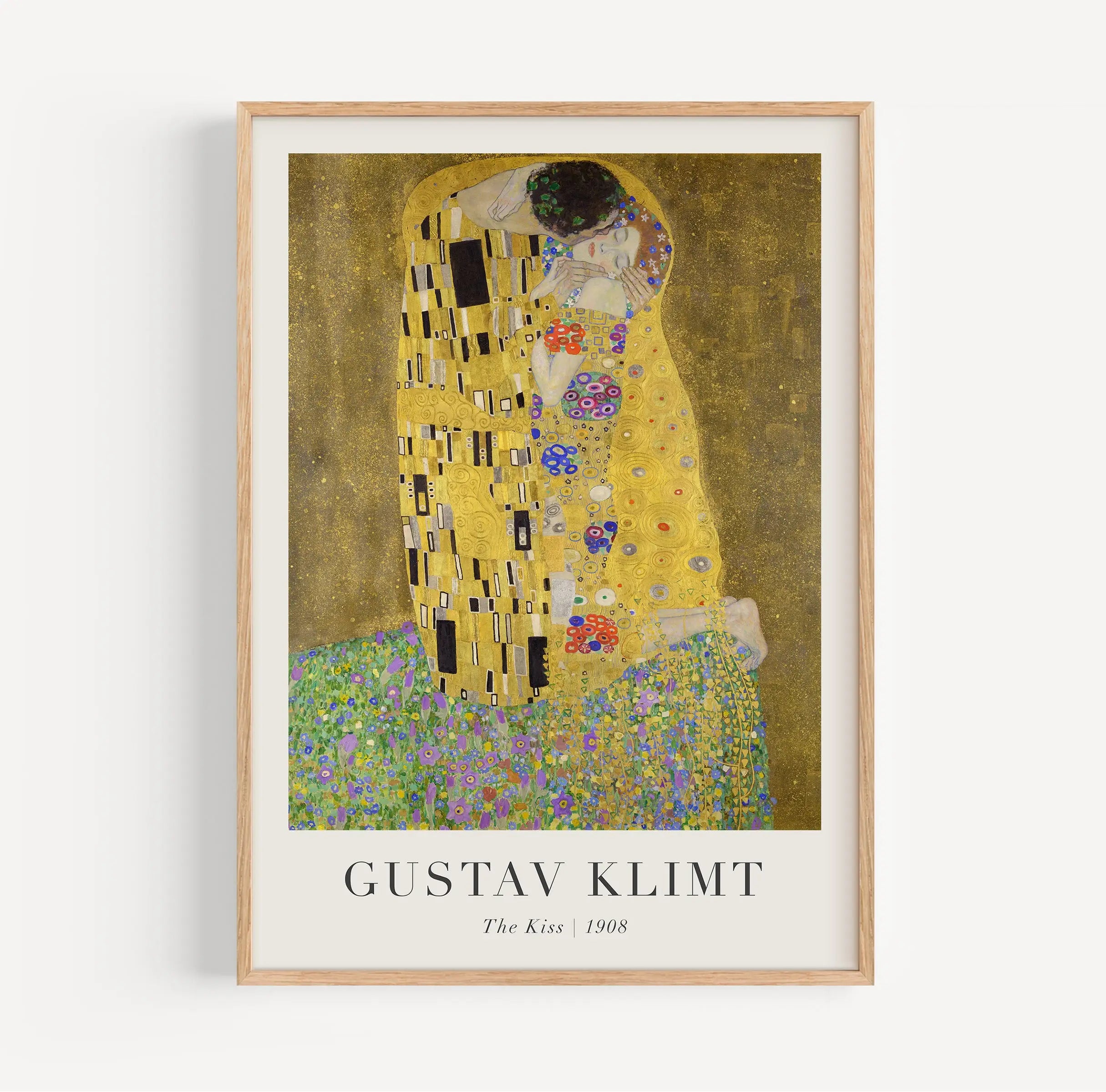 Gepersonaliseerde Gustav Klimt The Kiss poster met ingelijst kunstwerk op muur