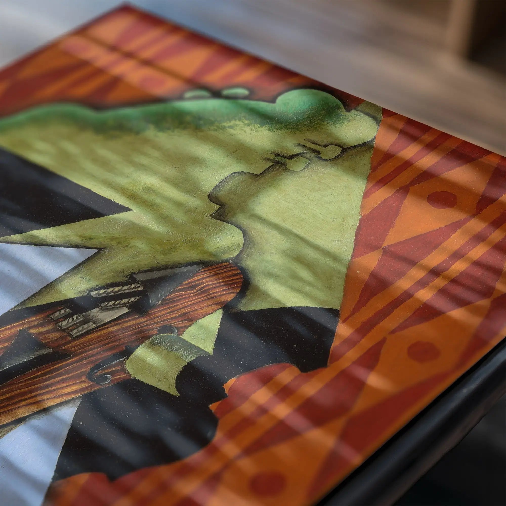 Decoratieve doos met alligator ontwerp voor Juan Gris Viool en Speelkaarten Poster