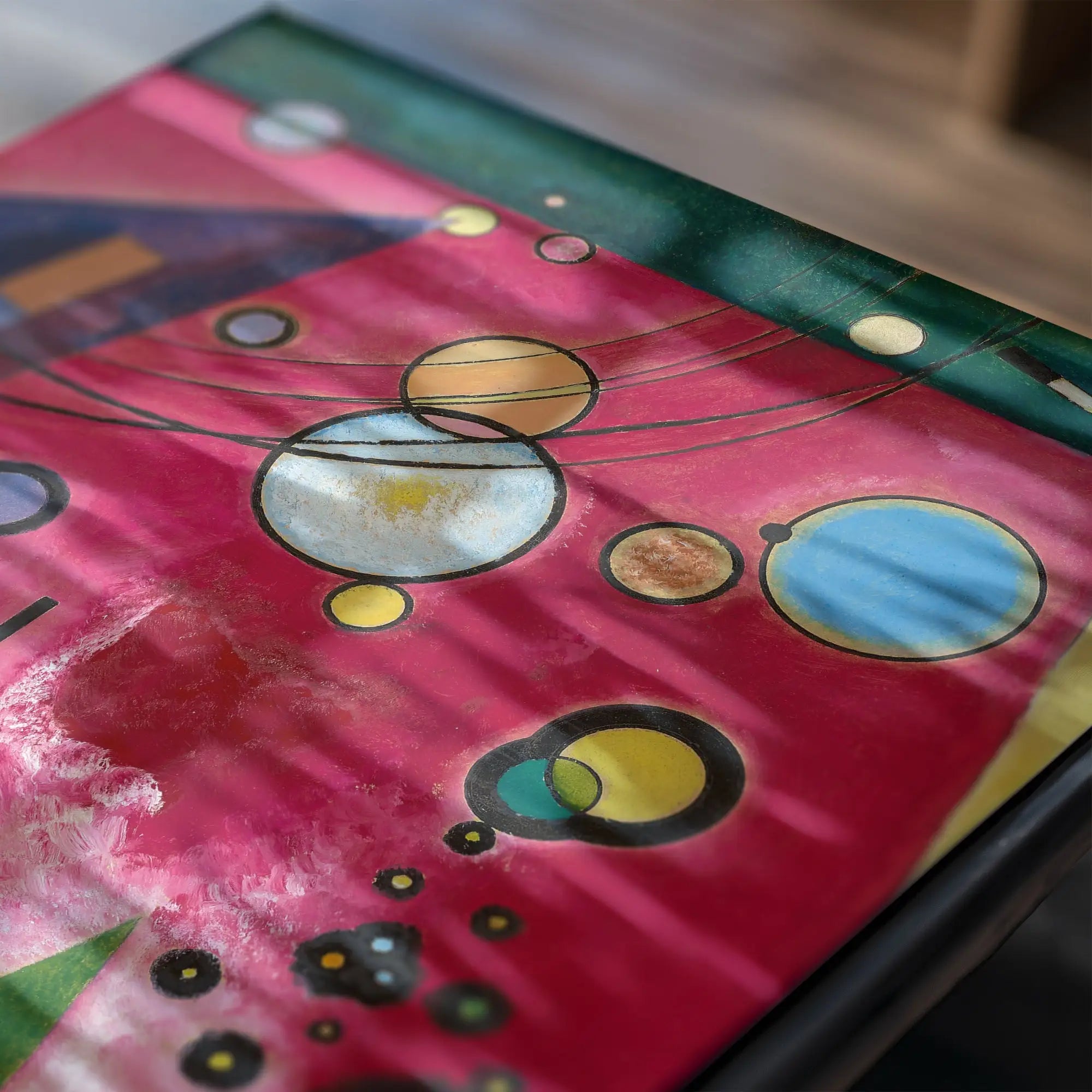 Abstracte ronde schildering op Kandinsky Heavy Red Poster voor opvallende muurdecoratie