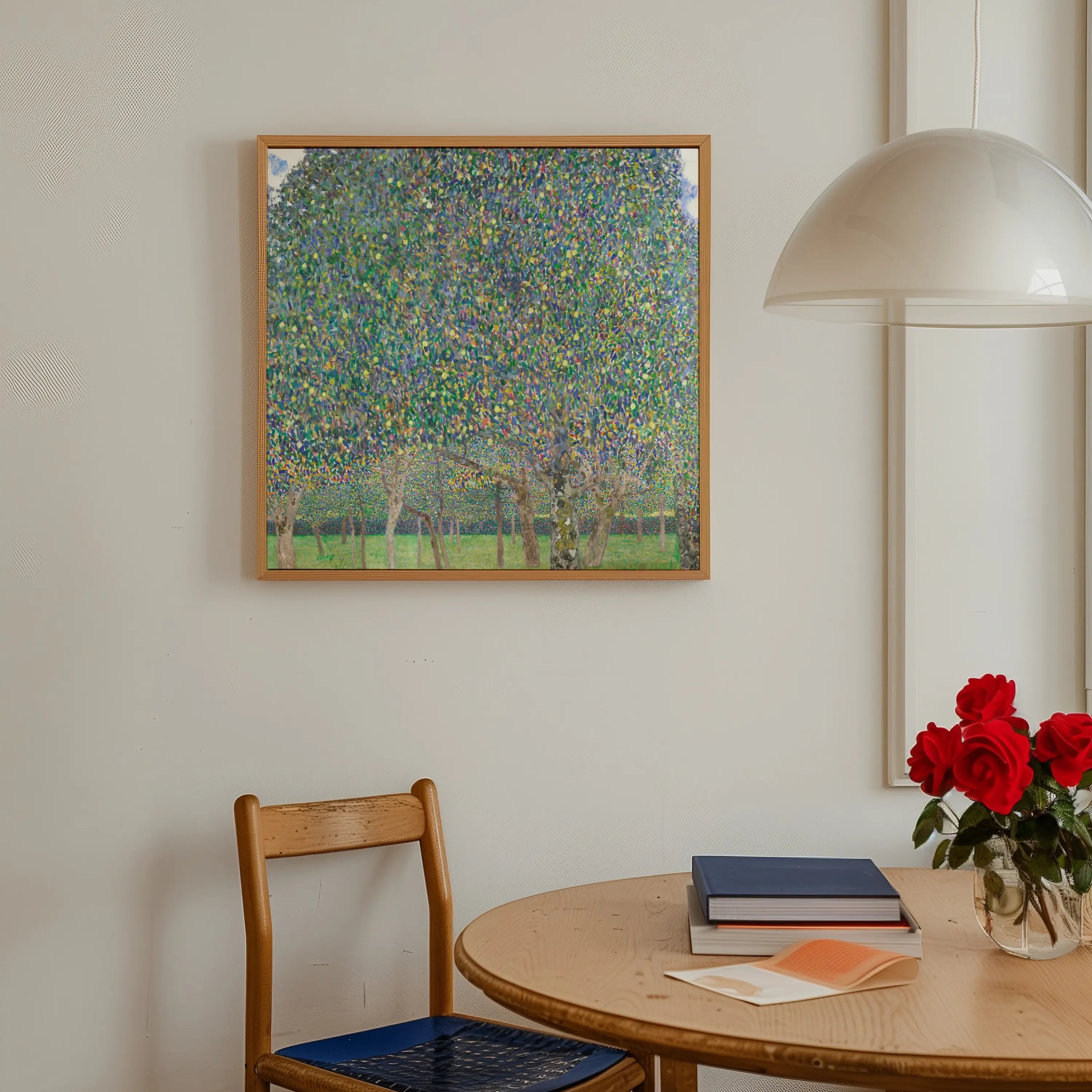 Framed boom schilderij uit Klimts Perenboom Poster geïllustreerd op muur