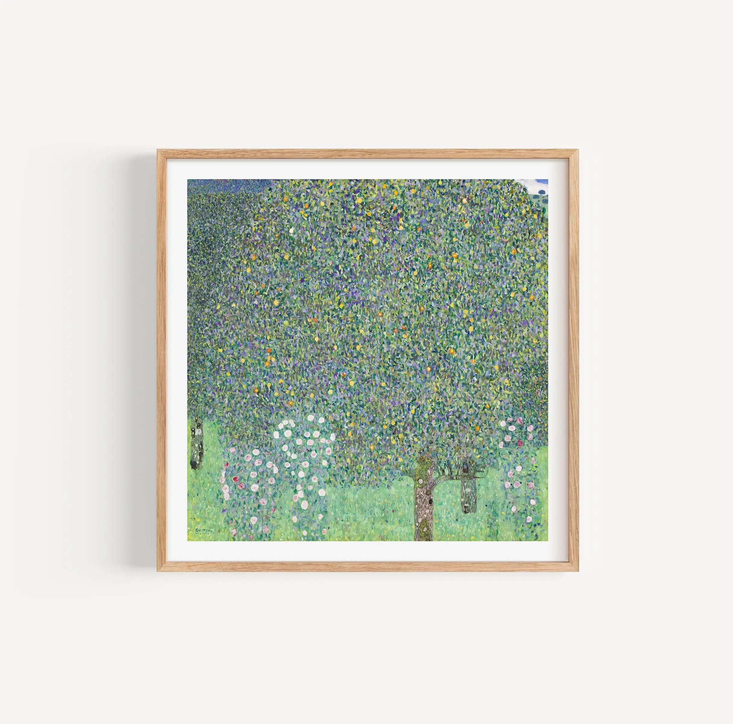 Gekadreerd vierkant schilderij van een boom uit Klimts Rozenstruiken onder de Bomen