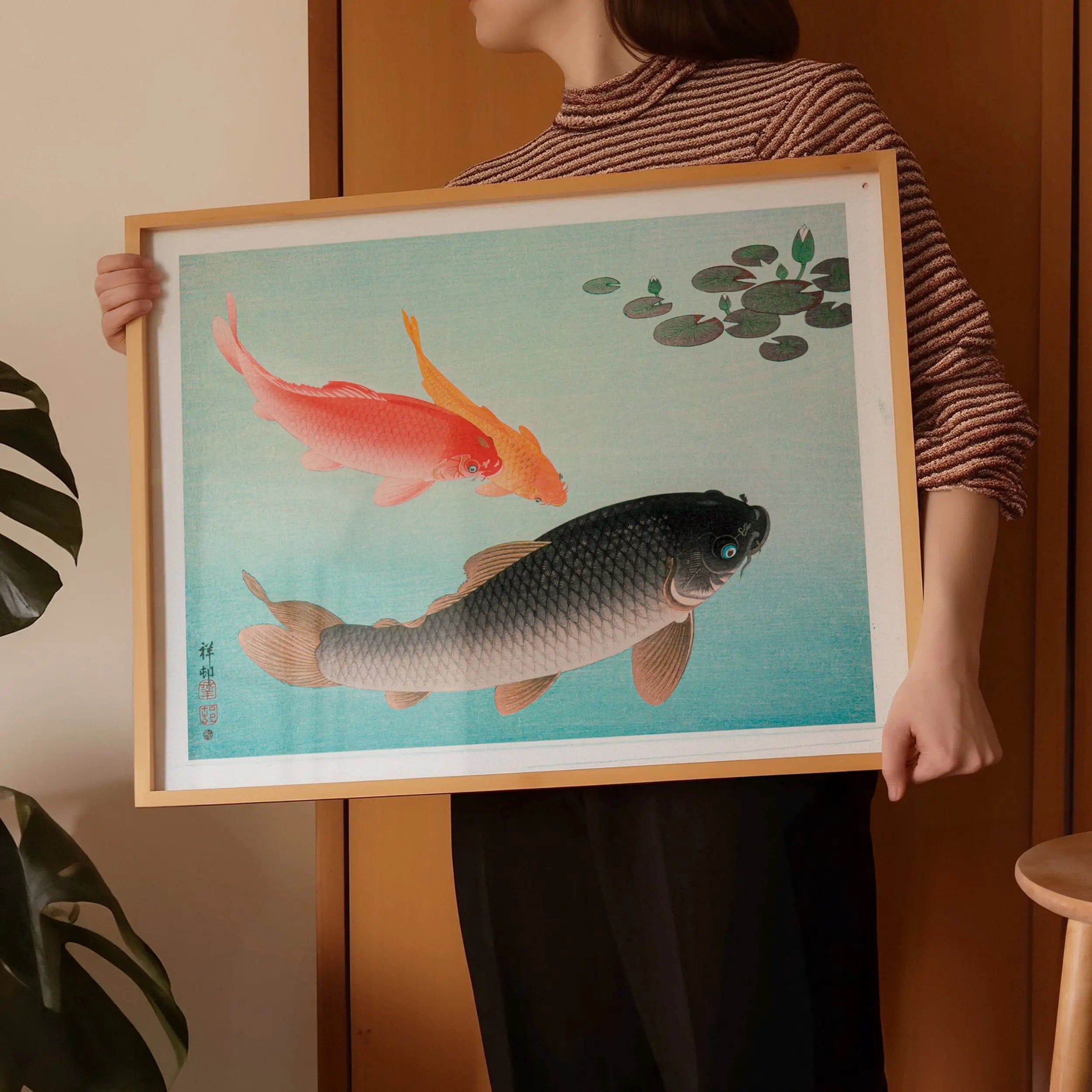 Gemandleerd koi vis kunstdruk in lijst voor woningdecoratie