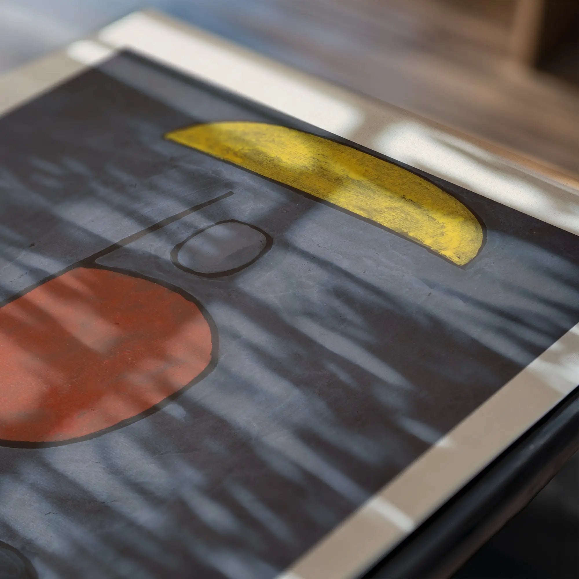 Abstract geframde kunstwerk van Paul Klee met een paraplu in het posterproduct