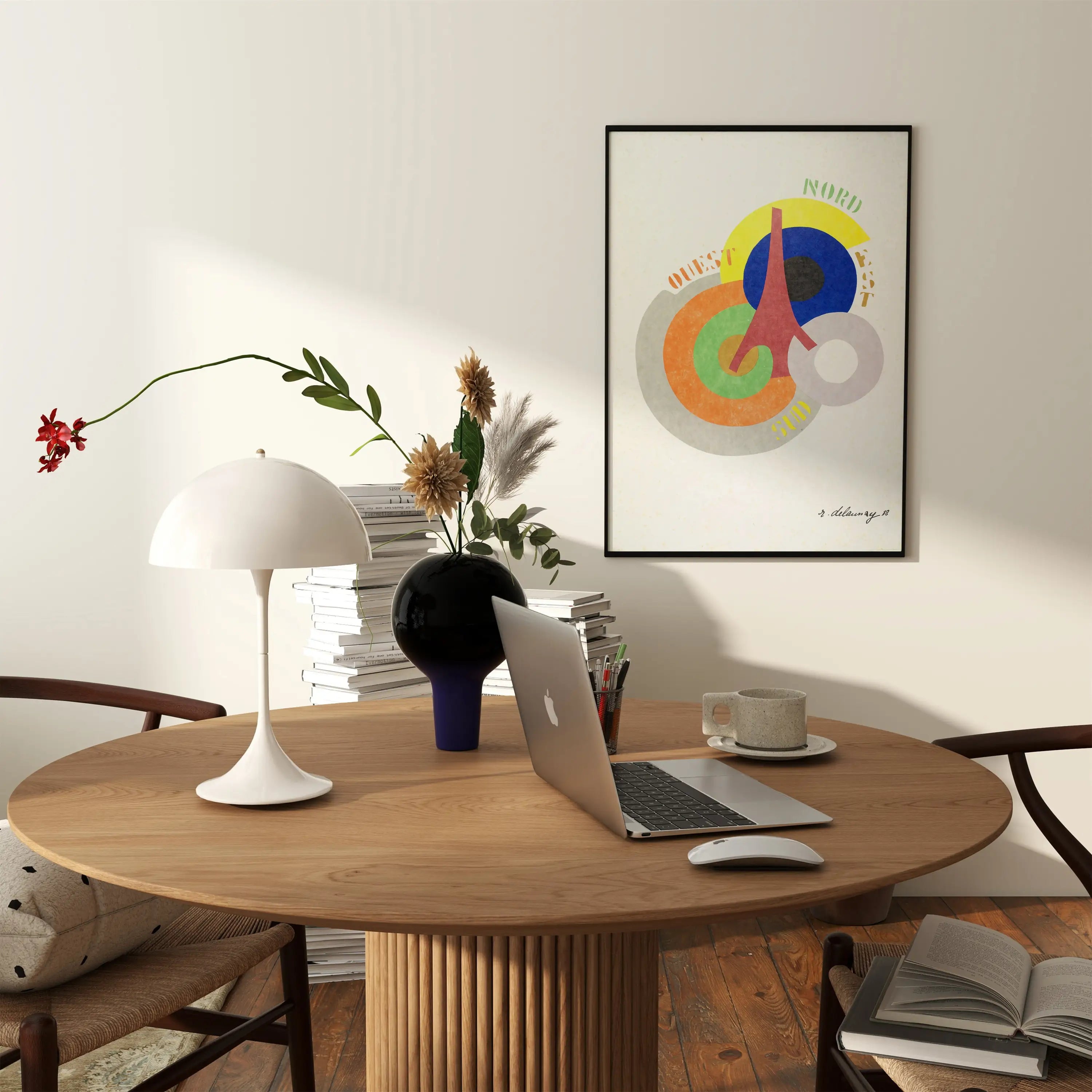 Ronde houten tafel afgebeeld op Robert Delaunay Nord Est Sud Ouest Poster