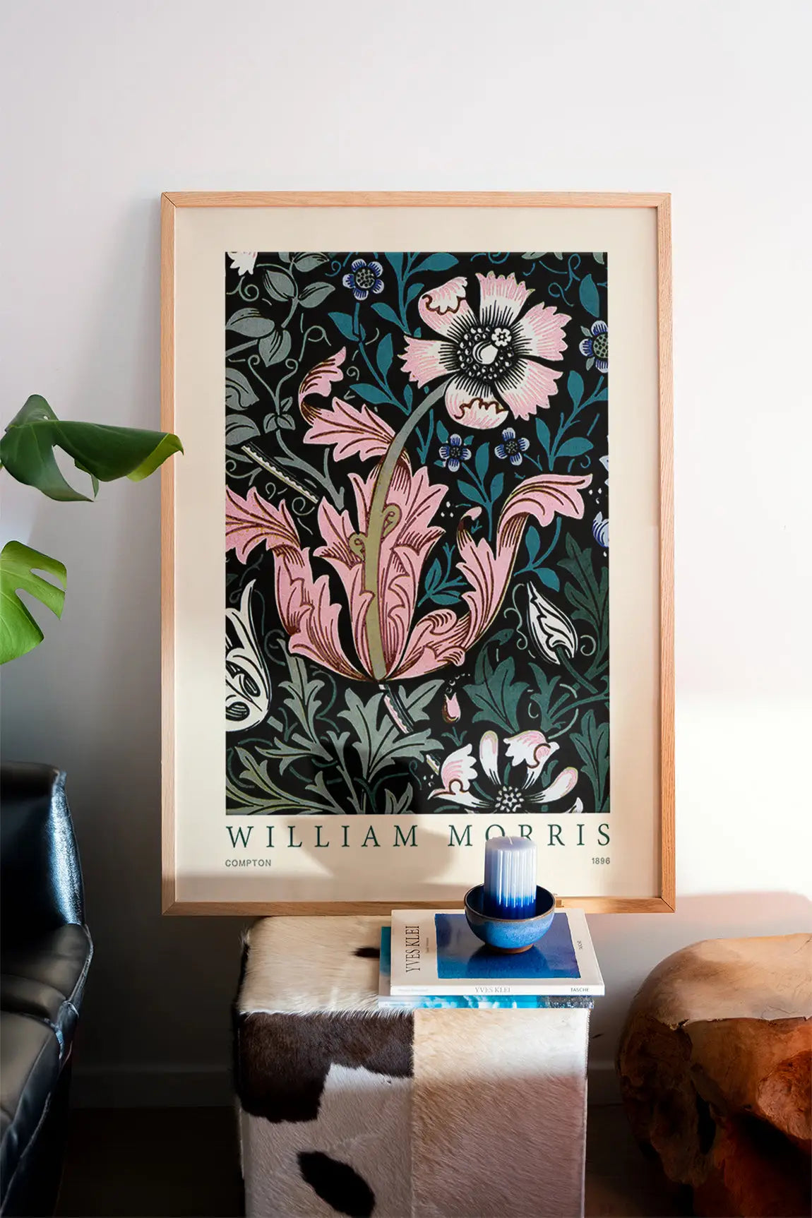 Gezicht op William Morris Compton 1896 poster met ingelijst bloemkunst